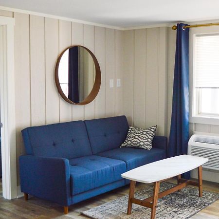 Coastal Suites Resort Beulah Bagian luar foto